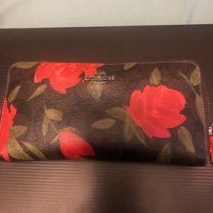 Coach Acordion Zip Wallet